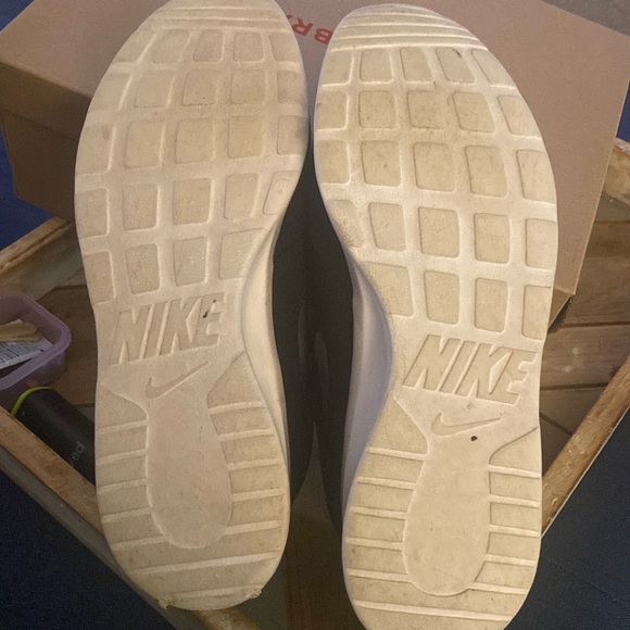 Women’s Nike sneakers - Picture 5 of 6